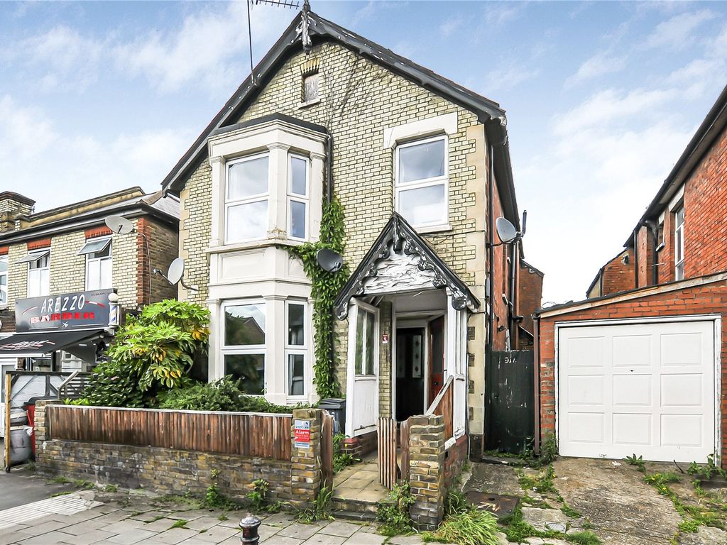 2 bed flat for sale in Kingston Road, New Malden KT3, £325,000 Zoopla