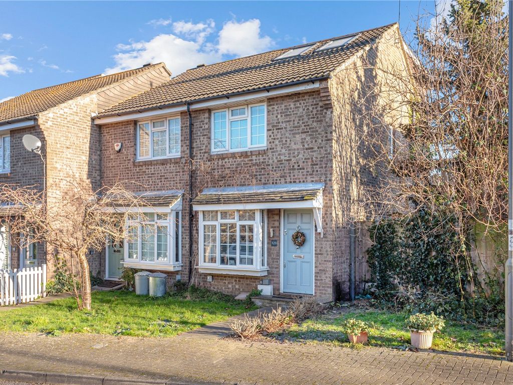 3 bed semidetached house for sale in College Gardens, London SW17, £