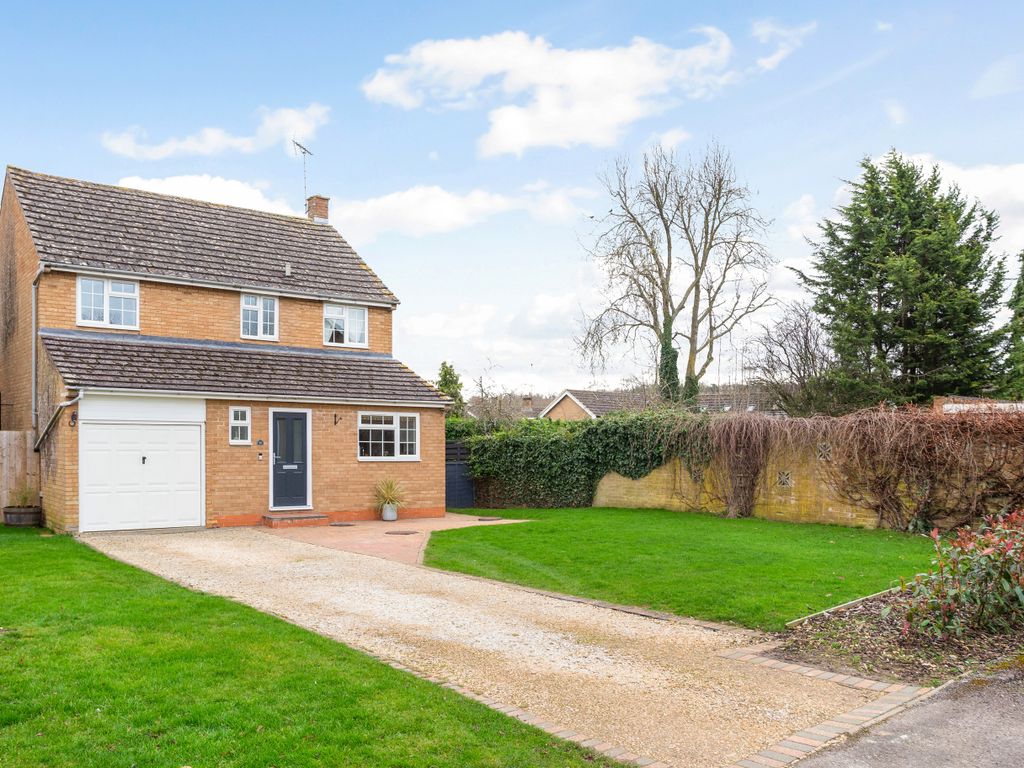 4 bed detached house for sale in Robins Close, Barford St Michael OX15