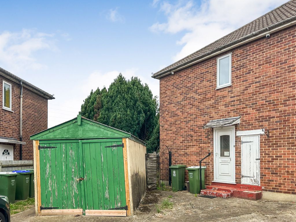 2 bed flat for sale in Gwillim Close, Sidcup DA15, £100,000 Zoopla