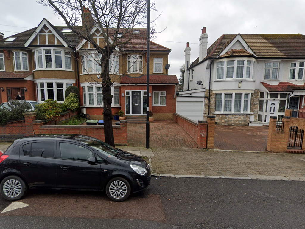 Studio to rent in Wolves Lane, Palmers Green, London N13, £900 pcm Zoopla