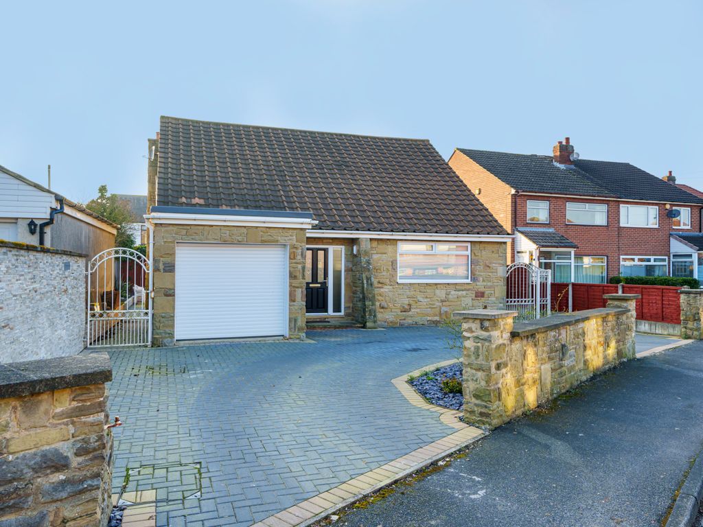 3 bed detached house for sale in Carrfield Road, Barwick In Elmet