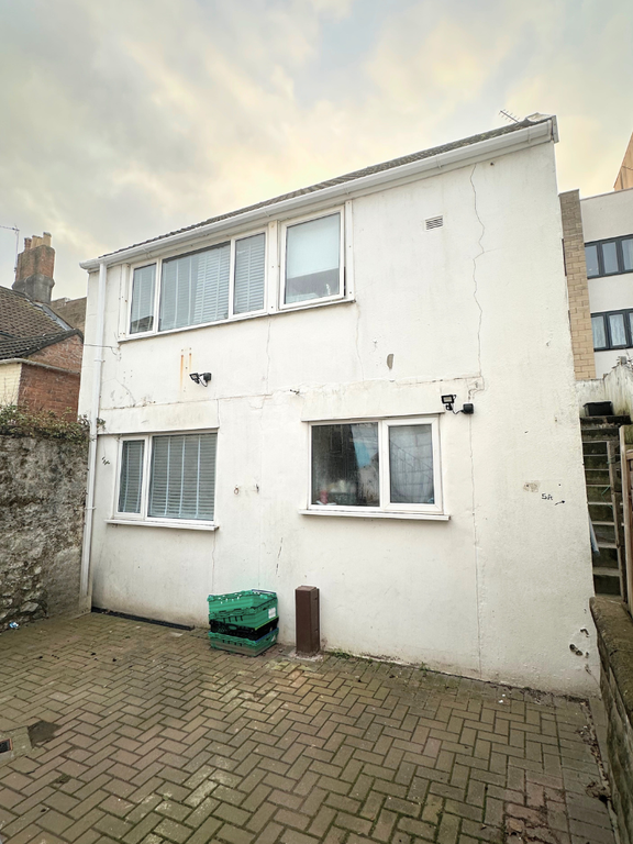 1 bed detached house to rent in Longton Grove Road, WestonSuperMare