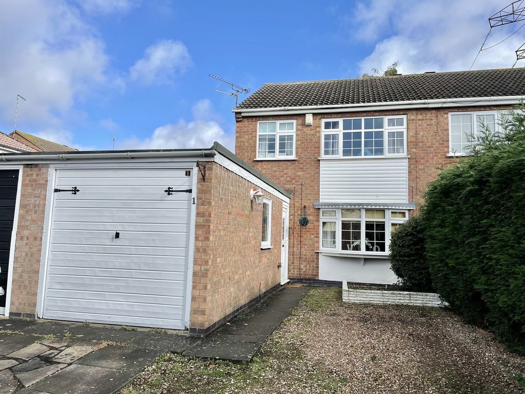 3 bed semidetached house for sale in Kensington Close, Glen Parva