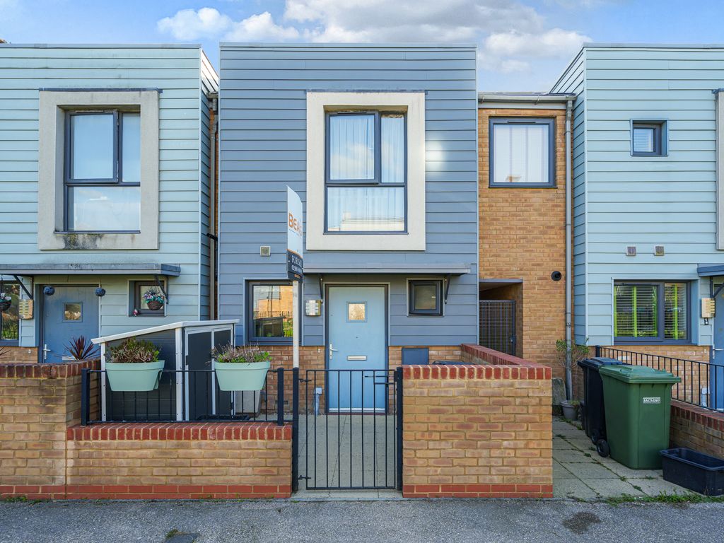 2 bed terraced house for sale in Ovington Gardens, Eastleigh SO50, £