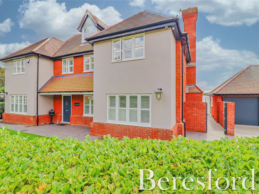 5 bed detached house for sale in Rectory Fields, Rectory Road RM16, £