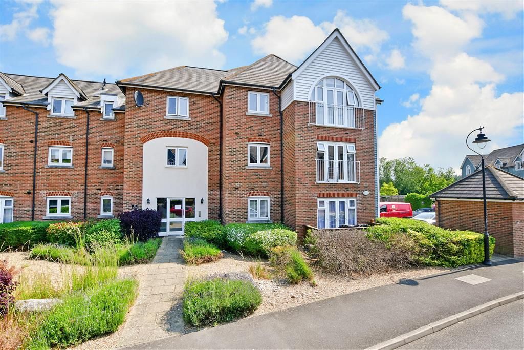 2 bed flat for sale in The Lakes, Larkfield, Kent ME20 Zoopla