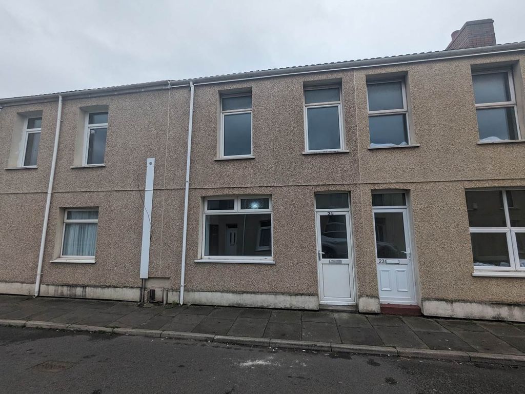 4 bed property to rent in Sandfields Road, Aberavon, Port Talbot SA12