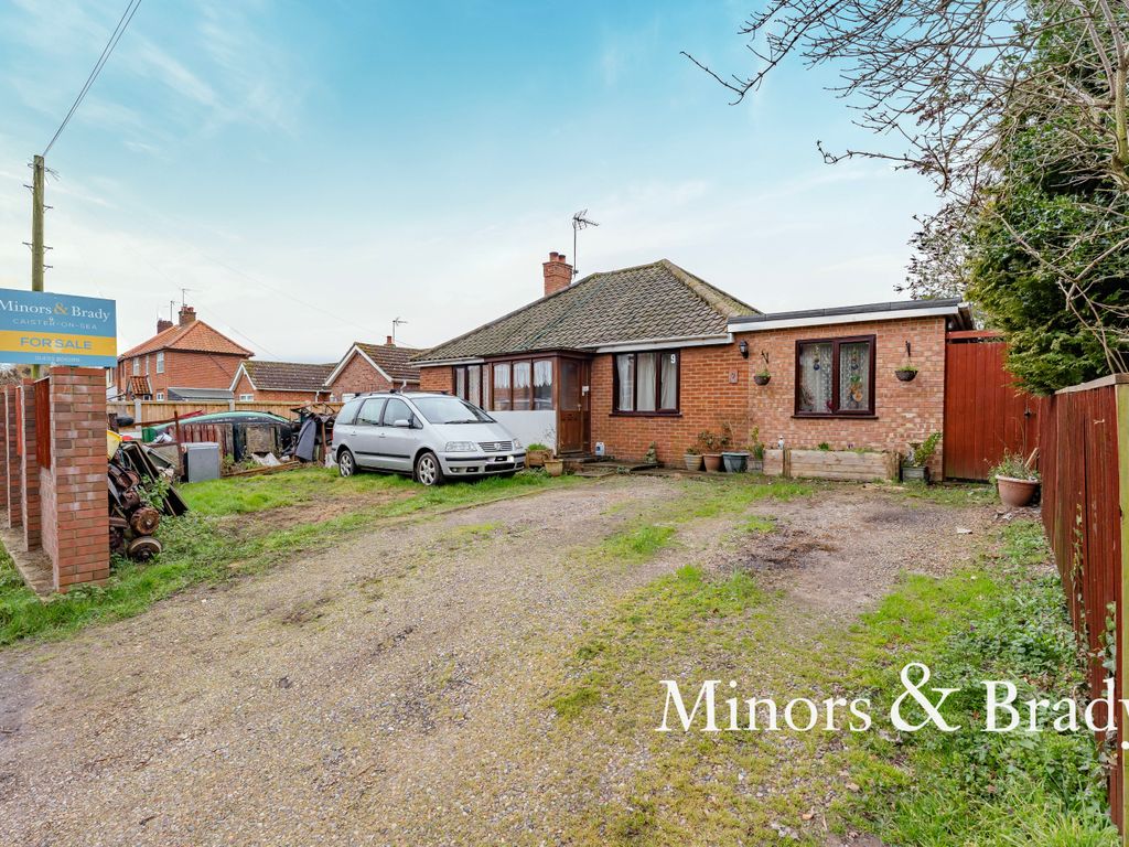 3 bed detached bungalow for sale in Private Road, Ormesby, Great
