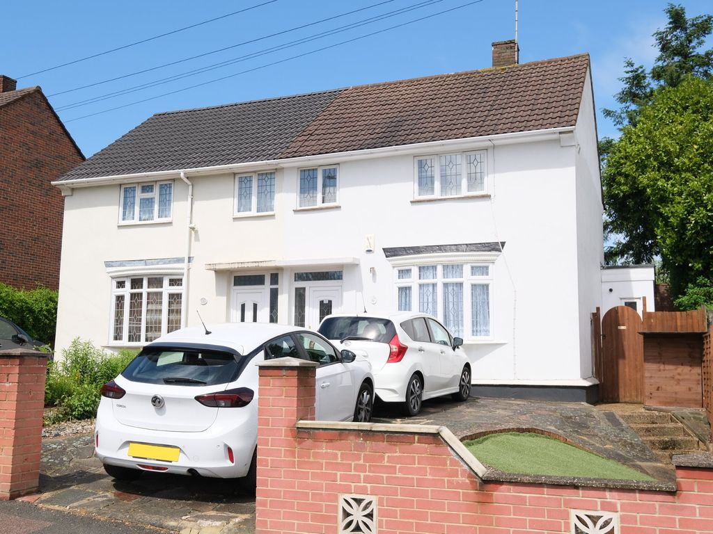 3 bed semidetached house for sale in Broomwood Road, St. Pauls Cray