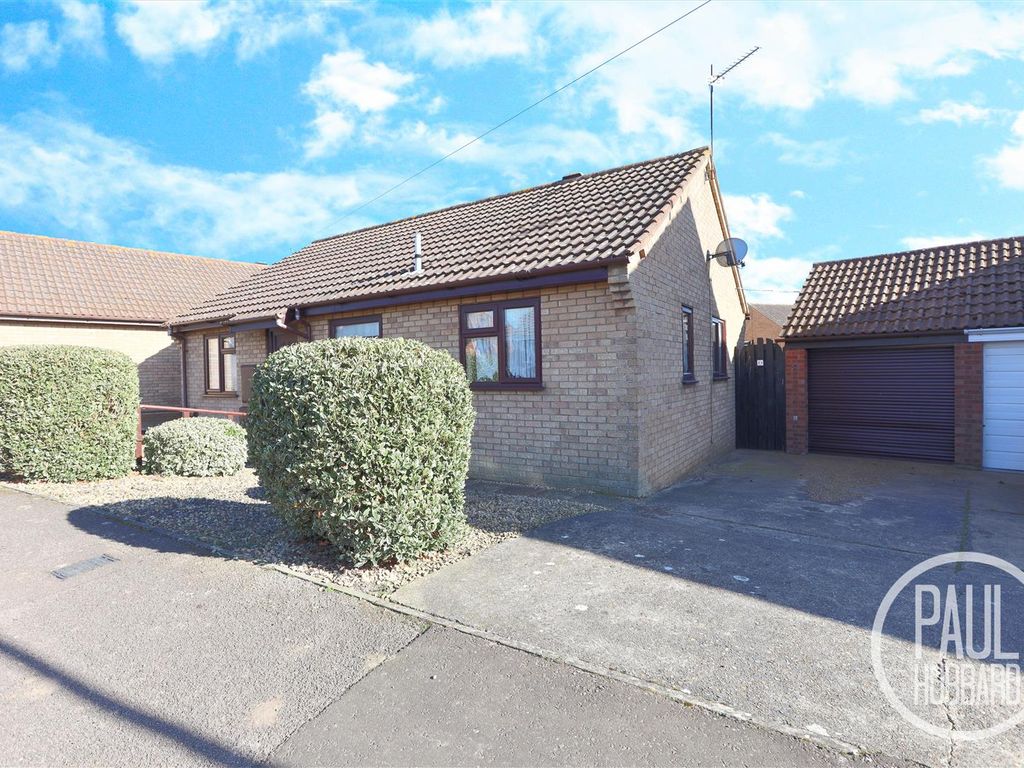 2 bed detached bungalow for sale in Noel Close, Hopton, Great Yarmouth