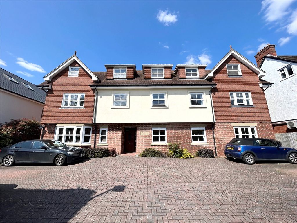 2 bed flat to rent in Denton Place, Denton Road, Wokingham, Berkshire