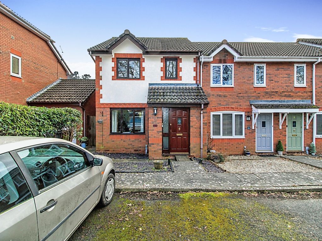 3 bed end terrace house for sale in Mountain Ash Close, Hailsham BN27