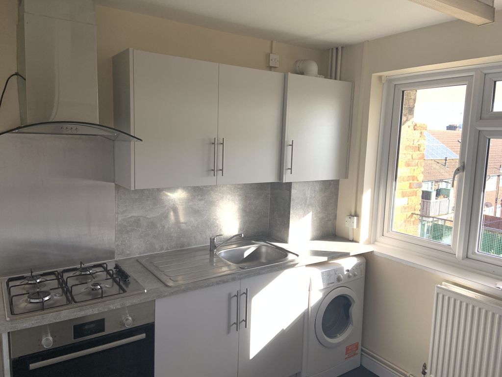 2 bed flat to rent in The Vineyards, High Street, Feltham, Greater