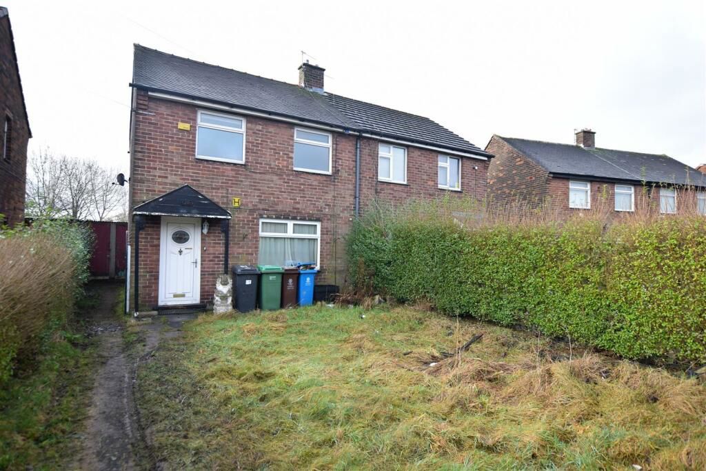 3 bed semidetached house for sale in Laburnum Avenue, Chadderton