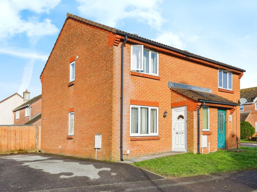 3 bed semidetached house for sale in Cooks Close, Salisbury SP2, £