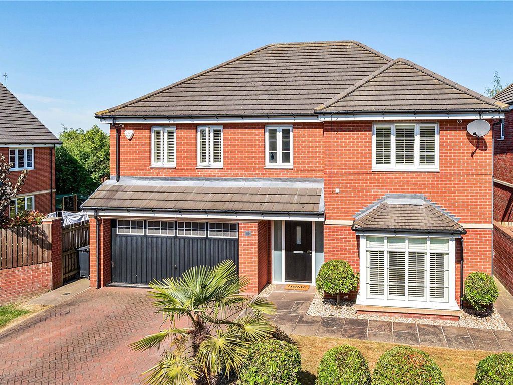 5 bed detached house for sale in Harvest Close, Garforth, Leeds LS25