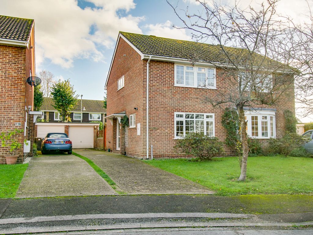 3 bed semidetached house for sale in Denham Gardens, Netley Abbey