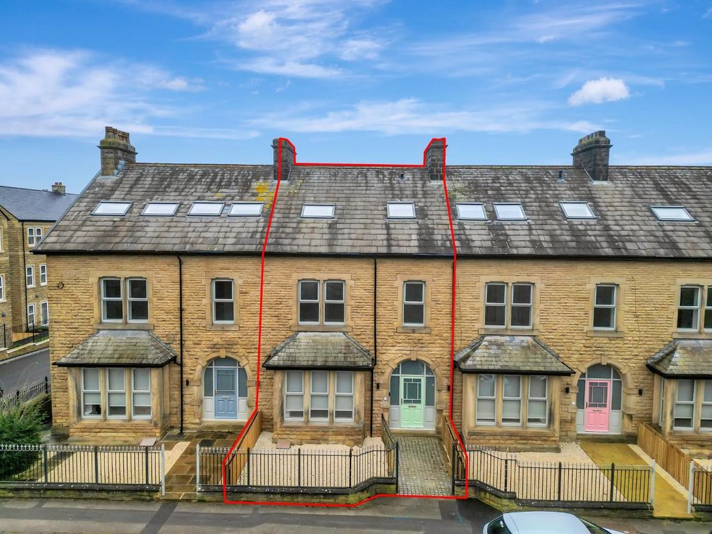 5 bed town house for sale in Richmond Terrace, Guiseley, Leeds LS20, £