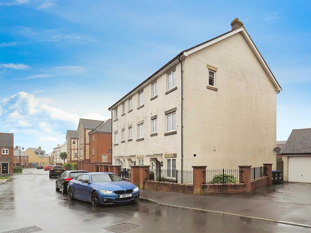 4 bed town house for sale in Shears Drive, Amesbury, Salisbury SP4, £