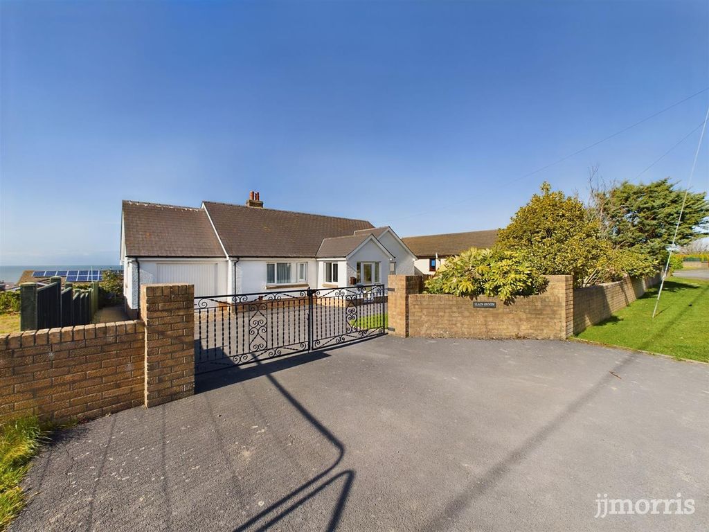 2 bed detached bungalow for sale in Tresaith Road, Aberporth, Cardigan