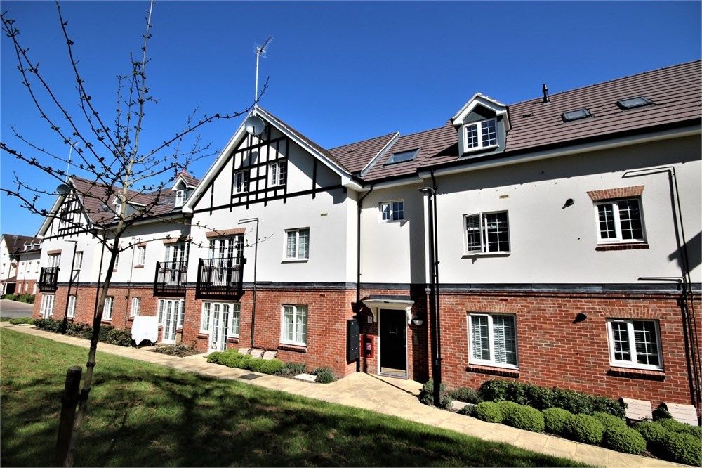2 bed flat for sale in Grange Road, Chalfont St Peter SL9 Zoopla