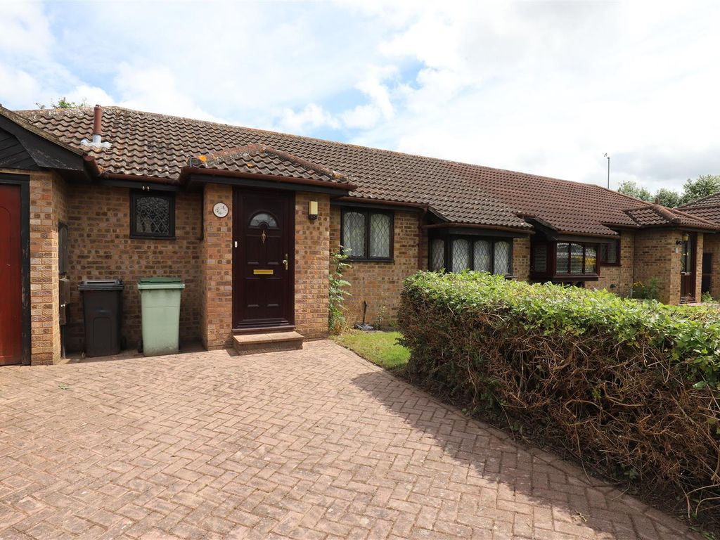 2 bed bungalow for sale in Caernarvon Drive, Maidstone ME15, £275,000