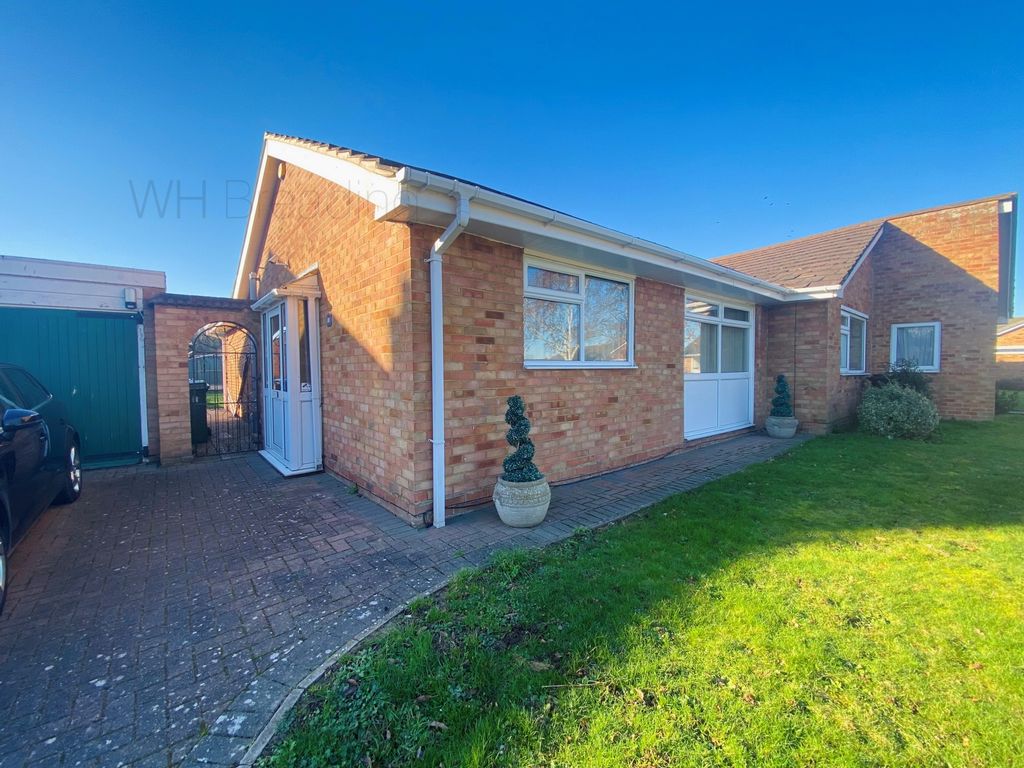 2 bed bungalow to rent in Wells Way, Faversham ME13, £1,400 pcm Zoopla