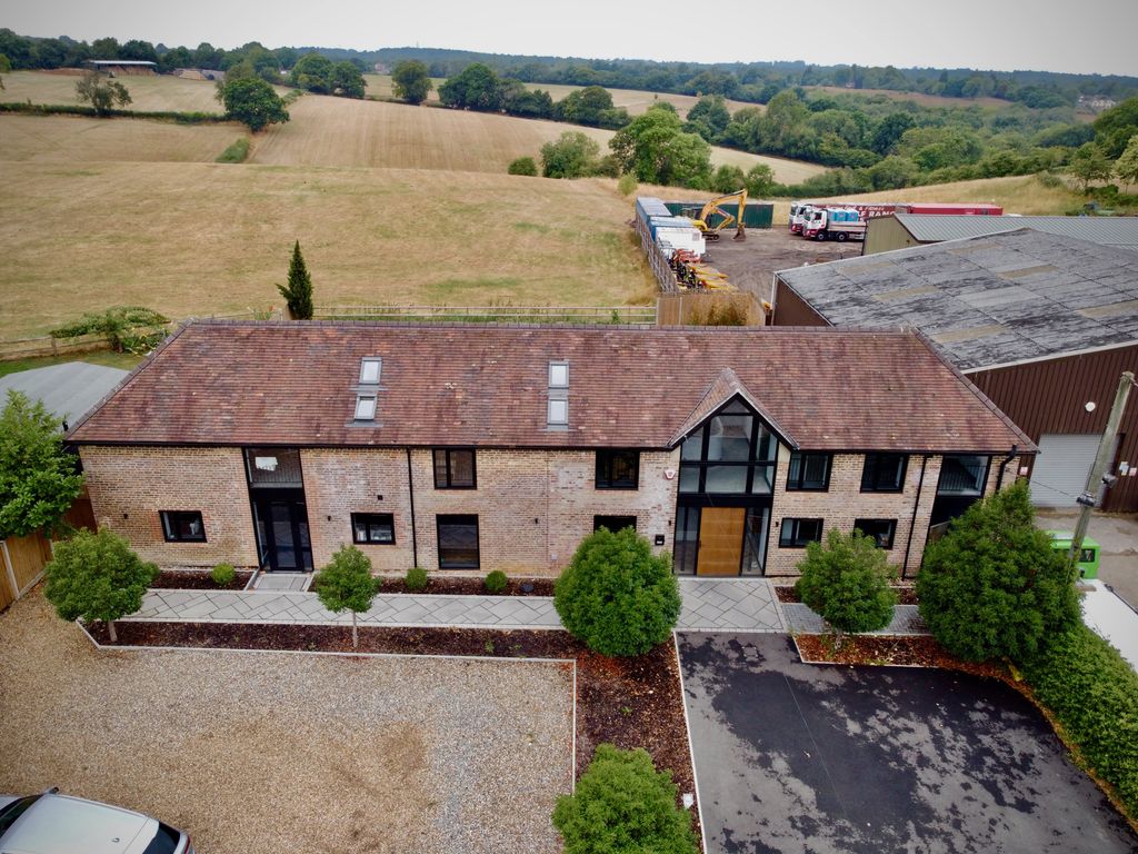 4 bed property to rent in 430A Main Road, Westerham, Kent TN16, £4,995