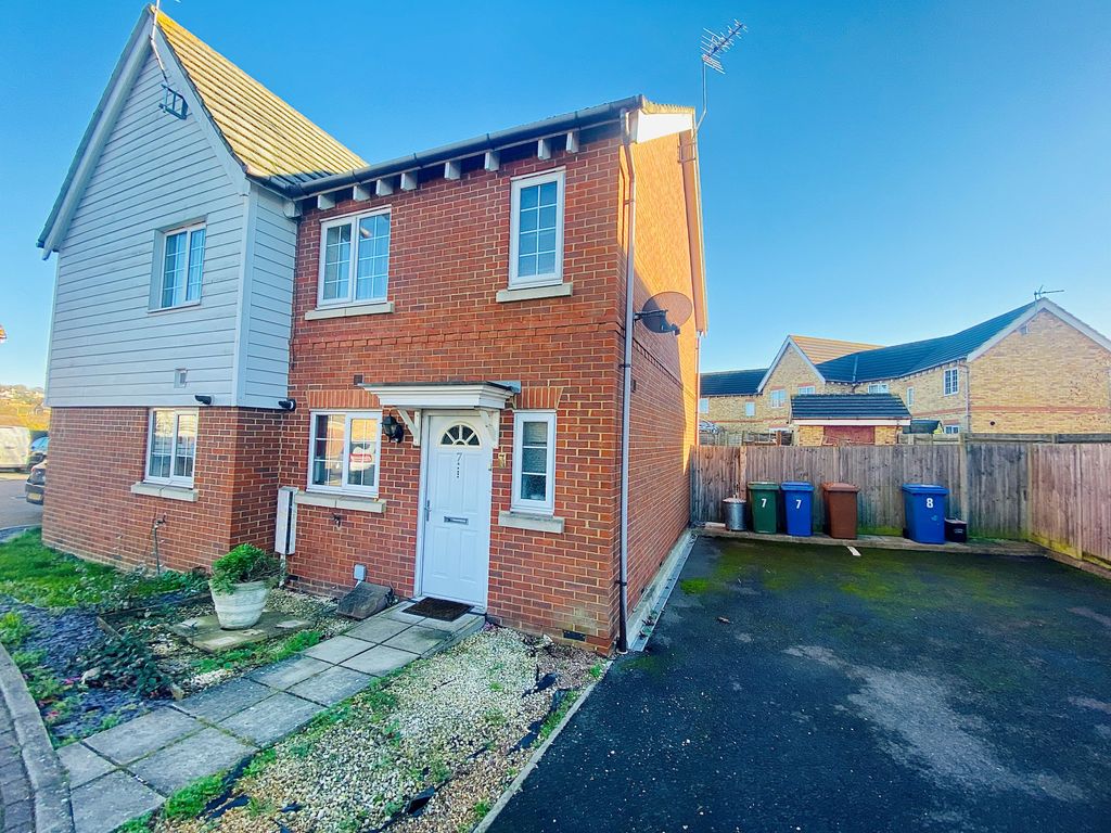 2 bed property to rent in Sorrel Close, Minster On Sea, Sheerness ME12