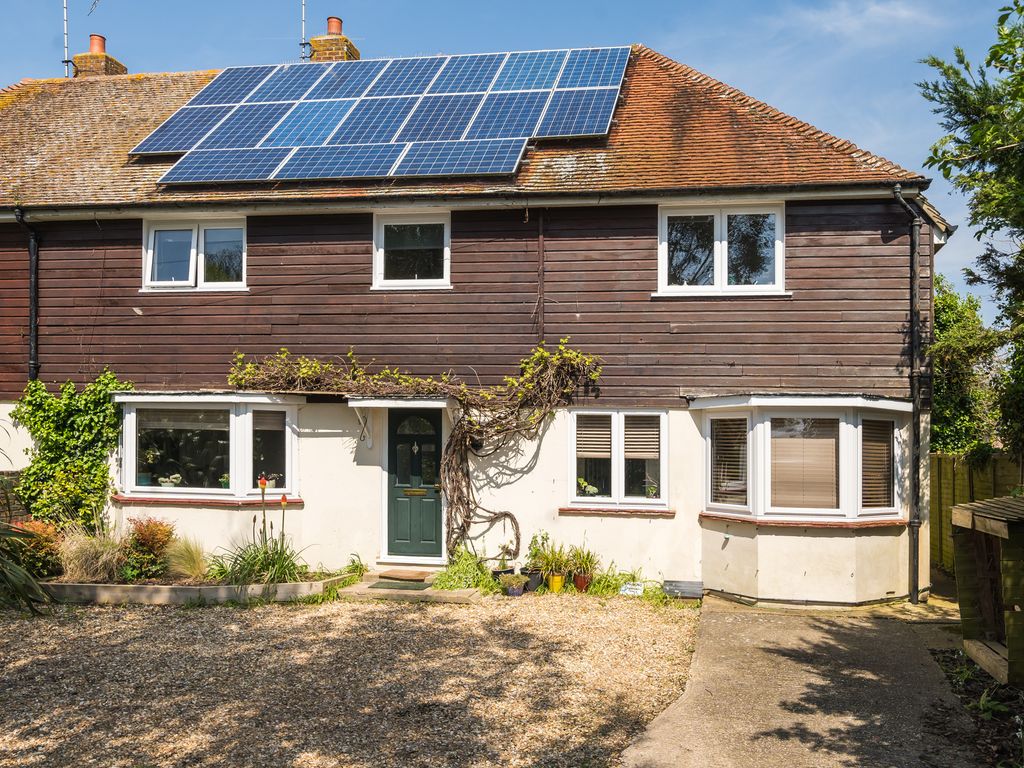 5 bed detached house for sale in Church Close, Pagham PO21, £600,000