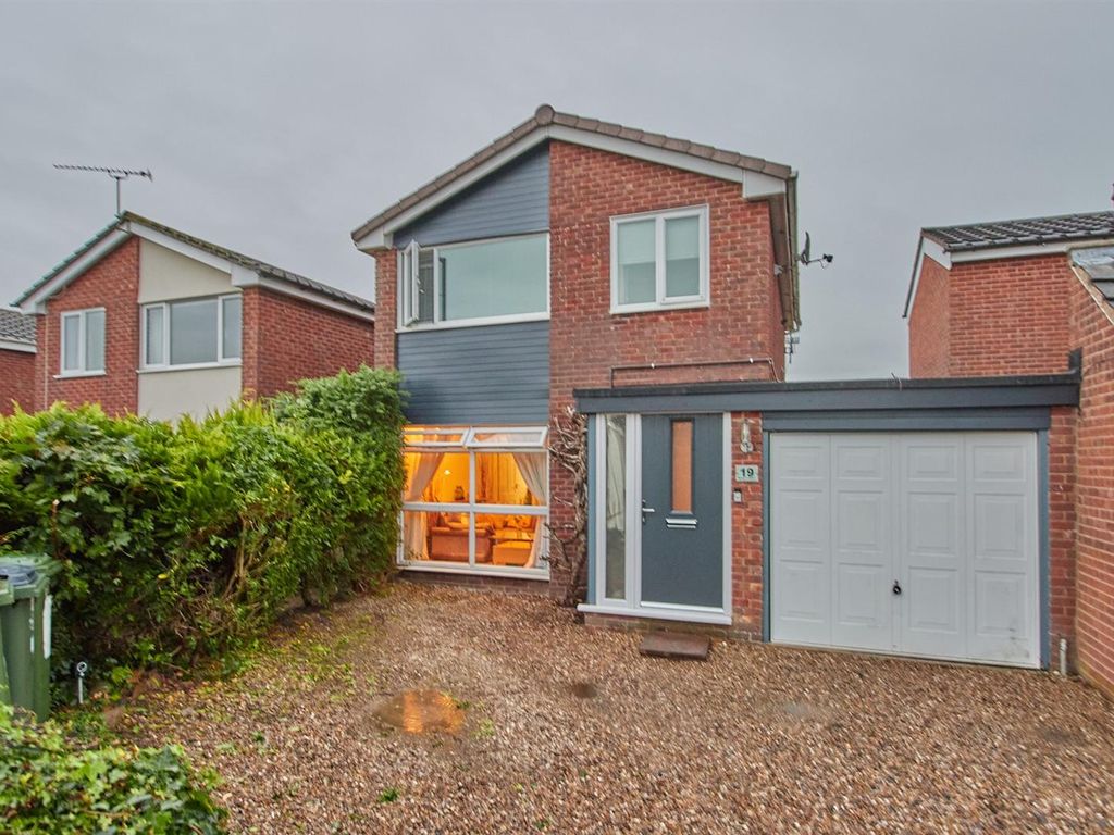 3 bed detached house for sale in Tansey Crescent, Stoney Stanton