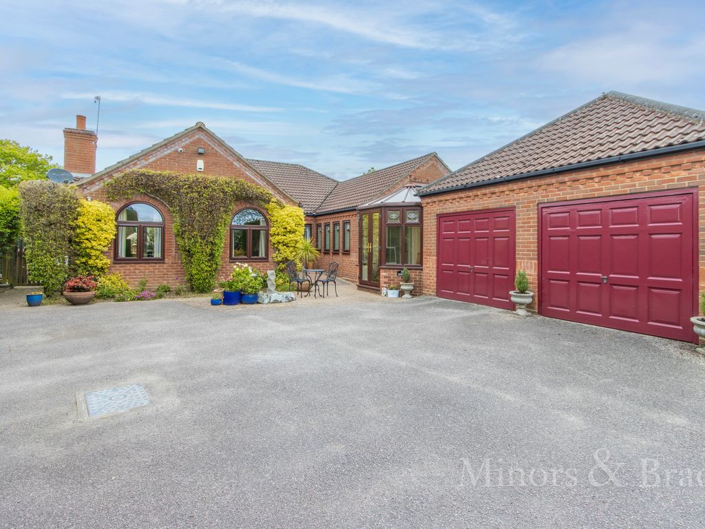 3 bed detached bungalow for sale in Blofield Corner Road, Little