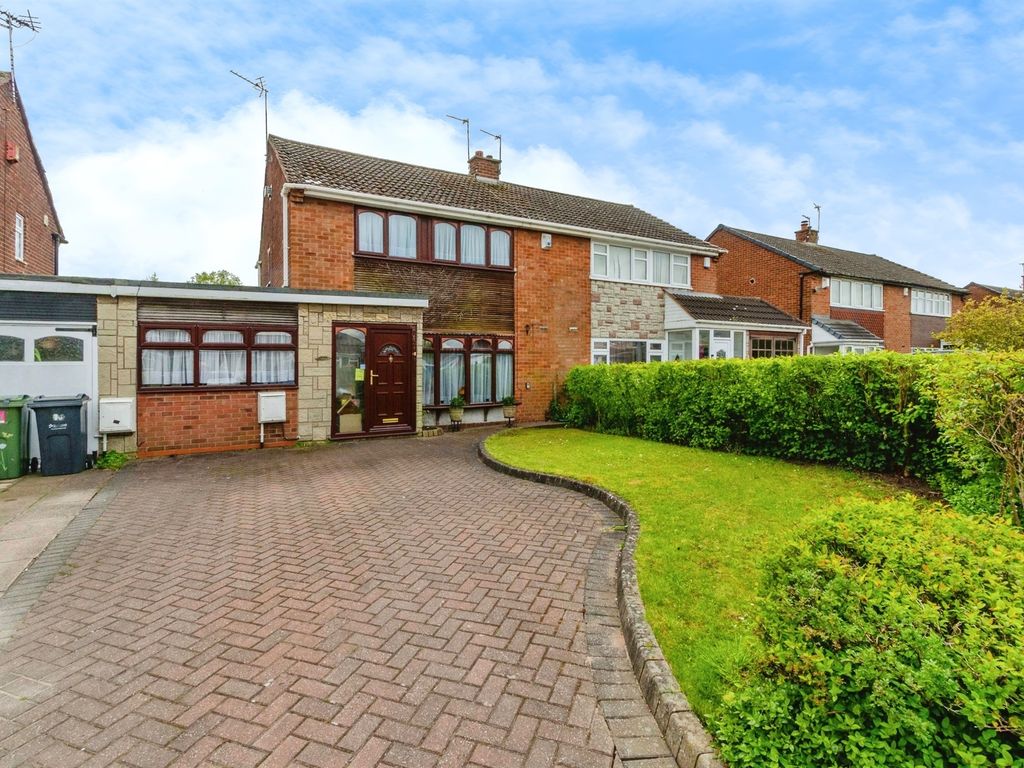 3 bed semidetached house for sale in Graham Close, Tipton DY4, £