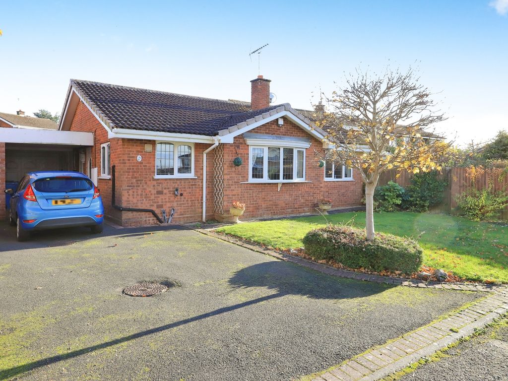 3 bed bungalow for sale in Richmond Drive, Perton, Wolverhampton