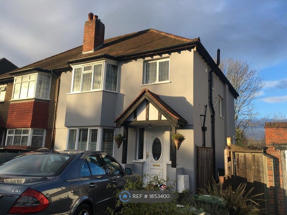 3 bed semidetached house to rent in Mulgrave Road, Cheam, Sutton SM2
