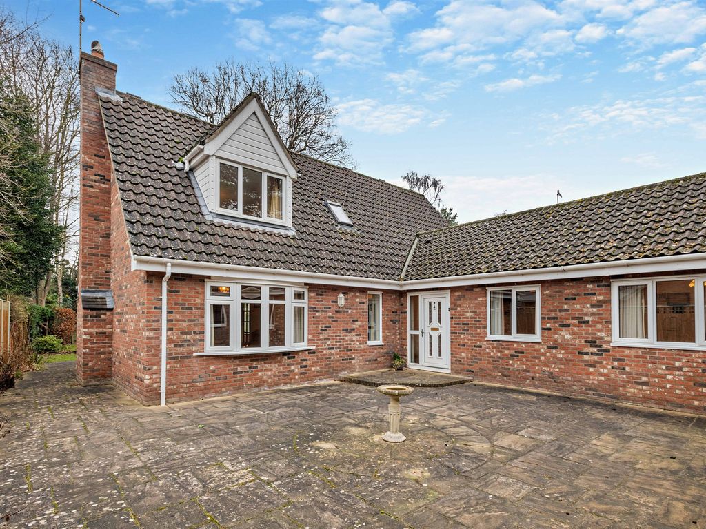 5 bed detached house for sale in Pineheath Road, High Kelling, Holt