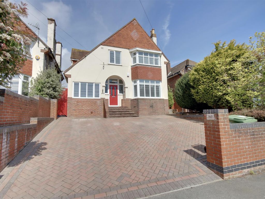 4 bed detached house for sale in Havant Road, Farlington, Portsmouth