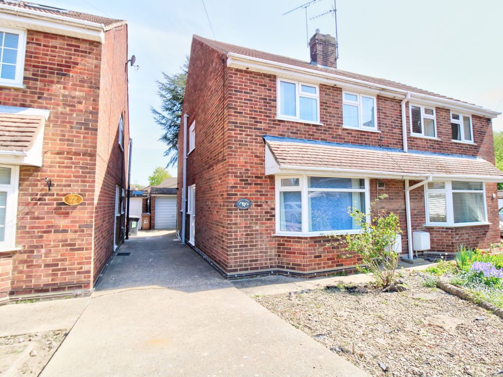 3 bed semidetached house for sale in Brooklands Close, Luton LU4 Zoopla