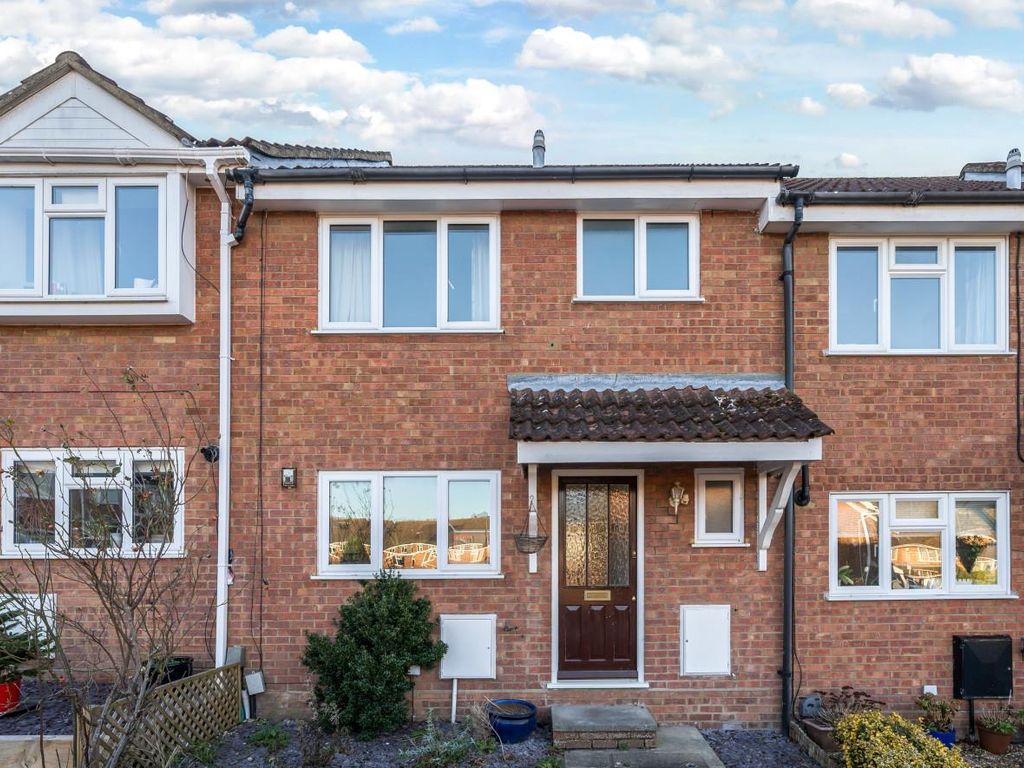 3 bed property for sale in Windsor Way, Frimley, Camberley GU16, £