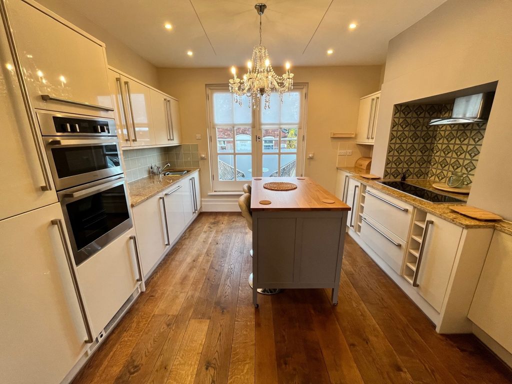 3 bed terraced house to rent in Forest Road, Tarporley, Cheshire CW6, £