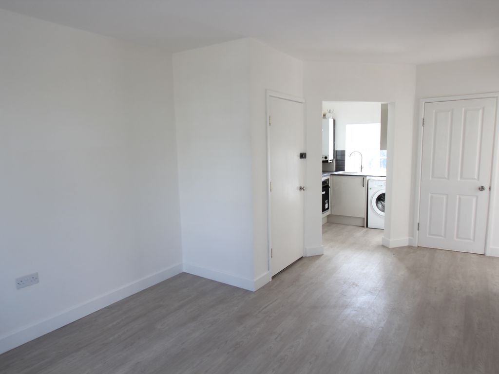 1 bed flat to rent in London Road, Reading RG6 Zoopla