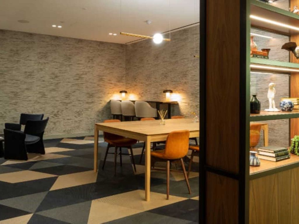 Cleveland St, Marylebone, London W1T  