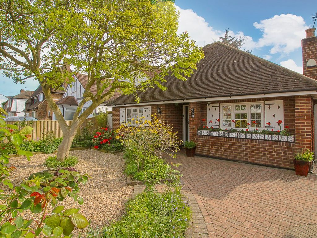 2 bed detached bungalow for sale in Upper Halliford Road, Shepperton