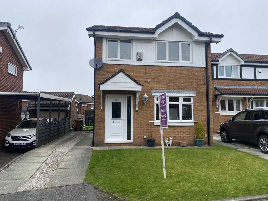 3 bed detached house for sale in Arncott Close, Royton OL2 Zoopla