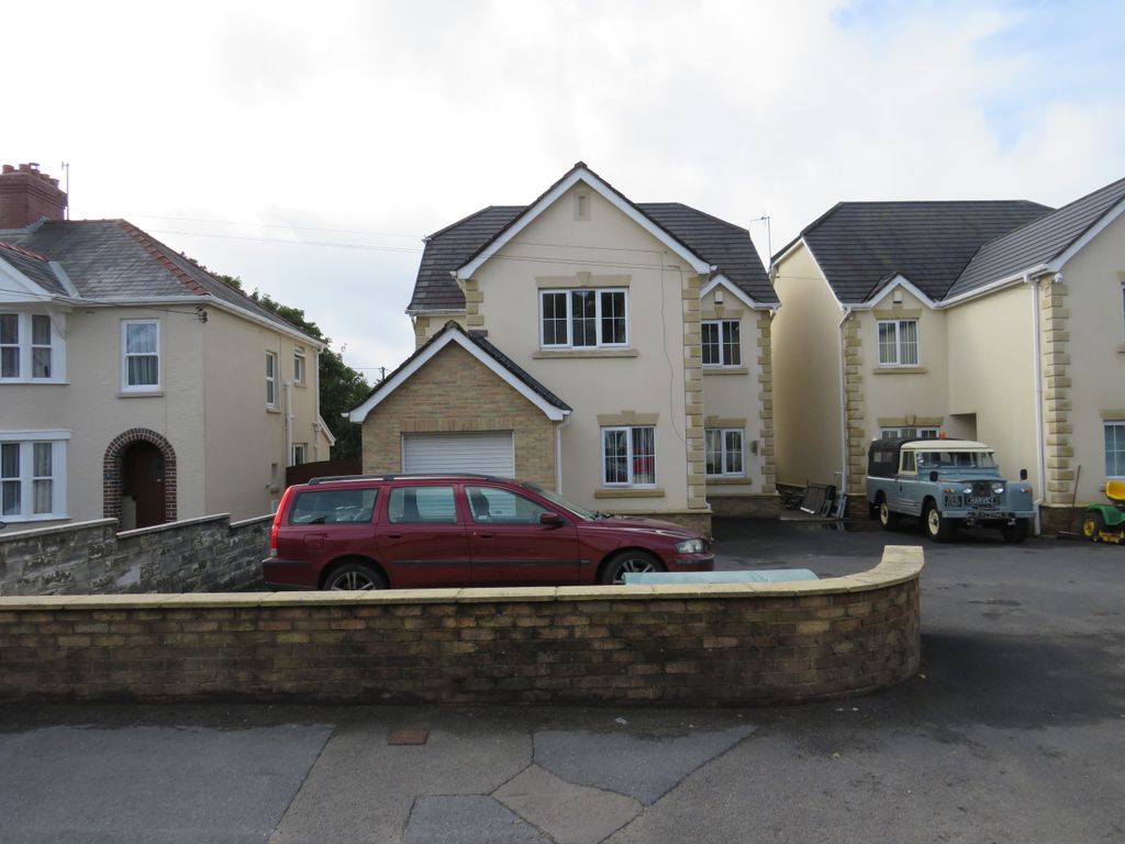 5 bed detached house for sale in Gwscwm Rd, Burry Port, Carmarthenshire