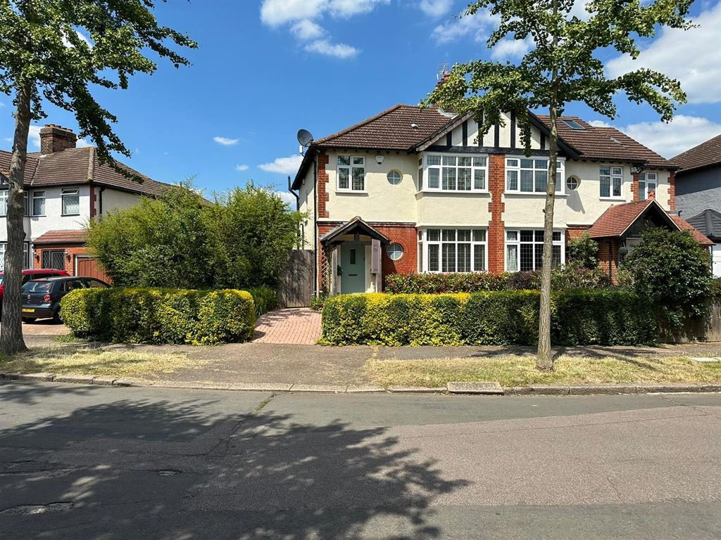 3 bed semidetached house for sale in Dale View Crescent, North