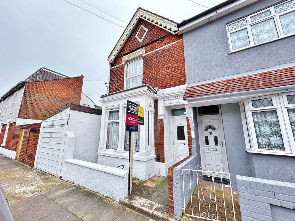 3 bed end terrace house for sale in Thorncroft Road, Portsmouth PO1, £