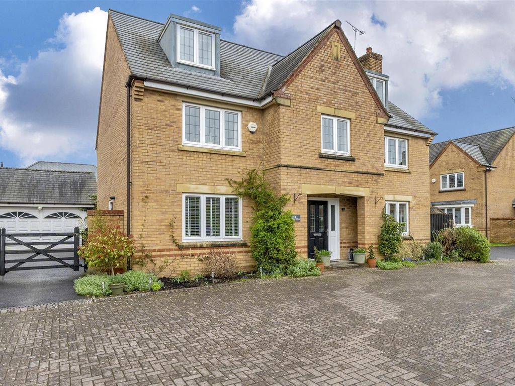 5 bed detached house for sale in Woodford Close, Devizes SN10 Zoopla