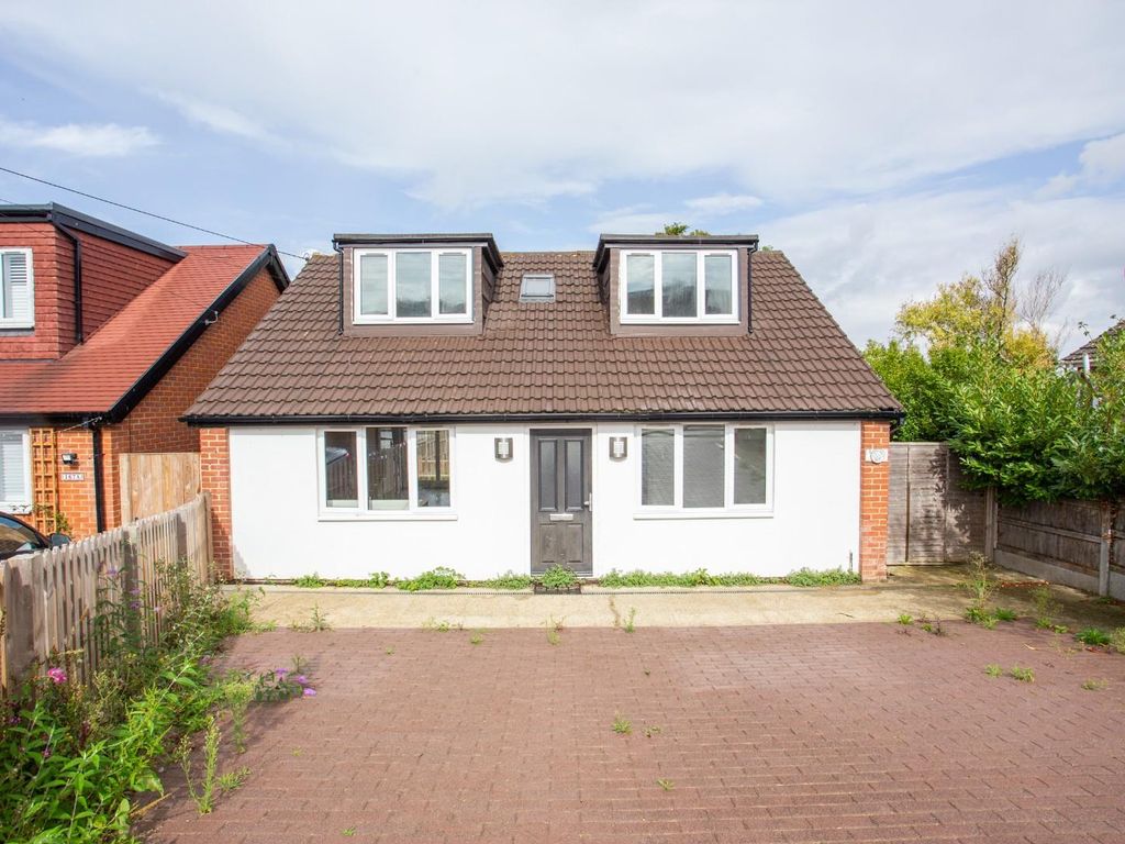 4 bed detached bungalow for sale in Shalmsford Street, Chartham